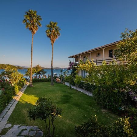 Elati Beach Aparthotel Nidhrion Exteriör bild