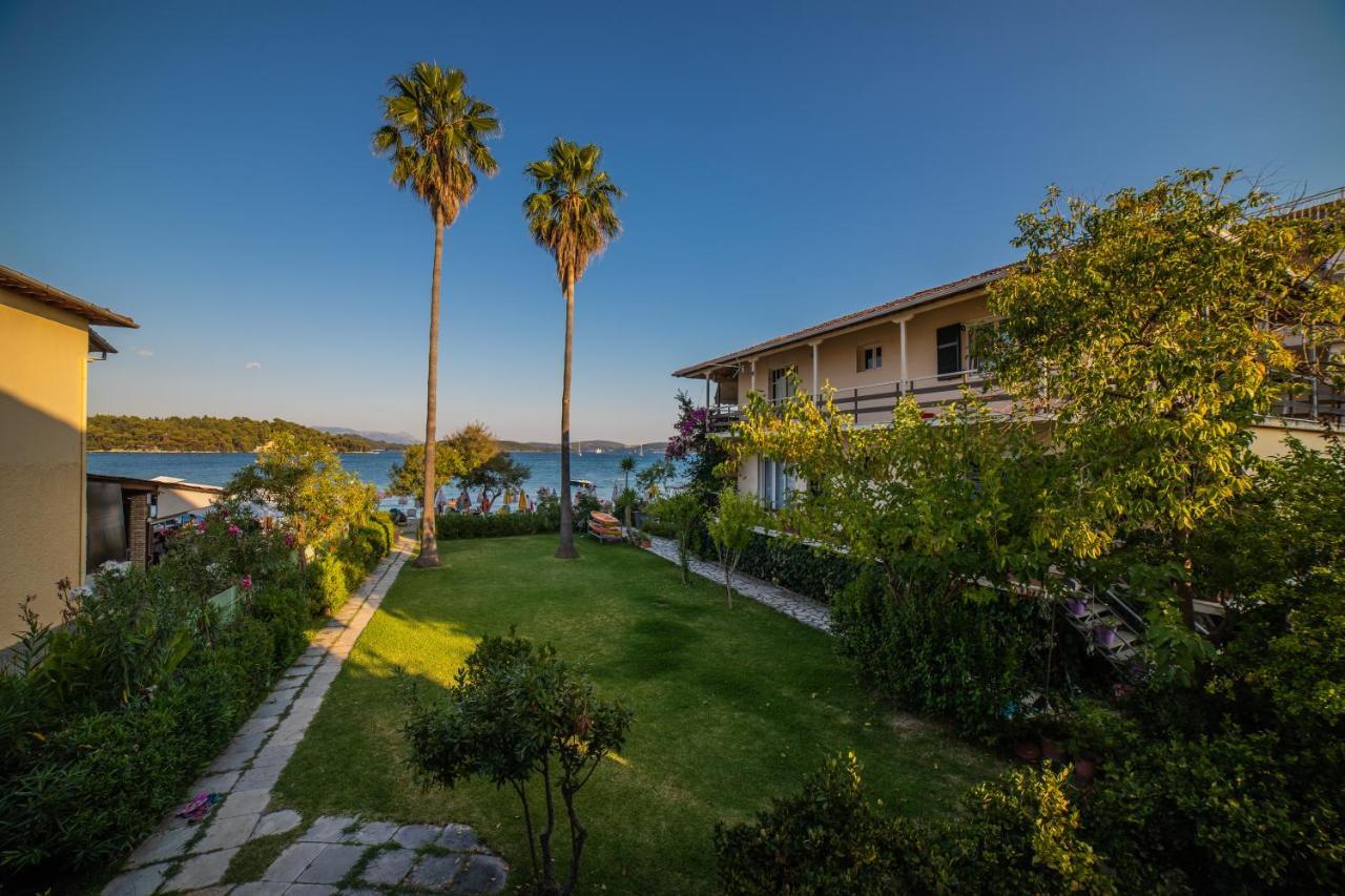 Elati Beach Aparthotel Nidhrion Exteriör bild