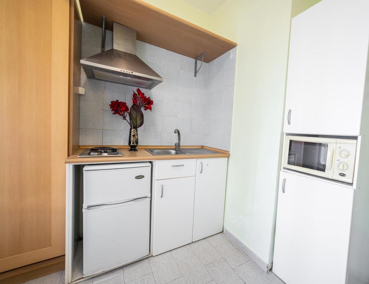 Elati Beach Aparthotel Nidhrion Exteriör bild
